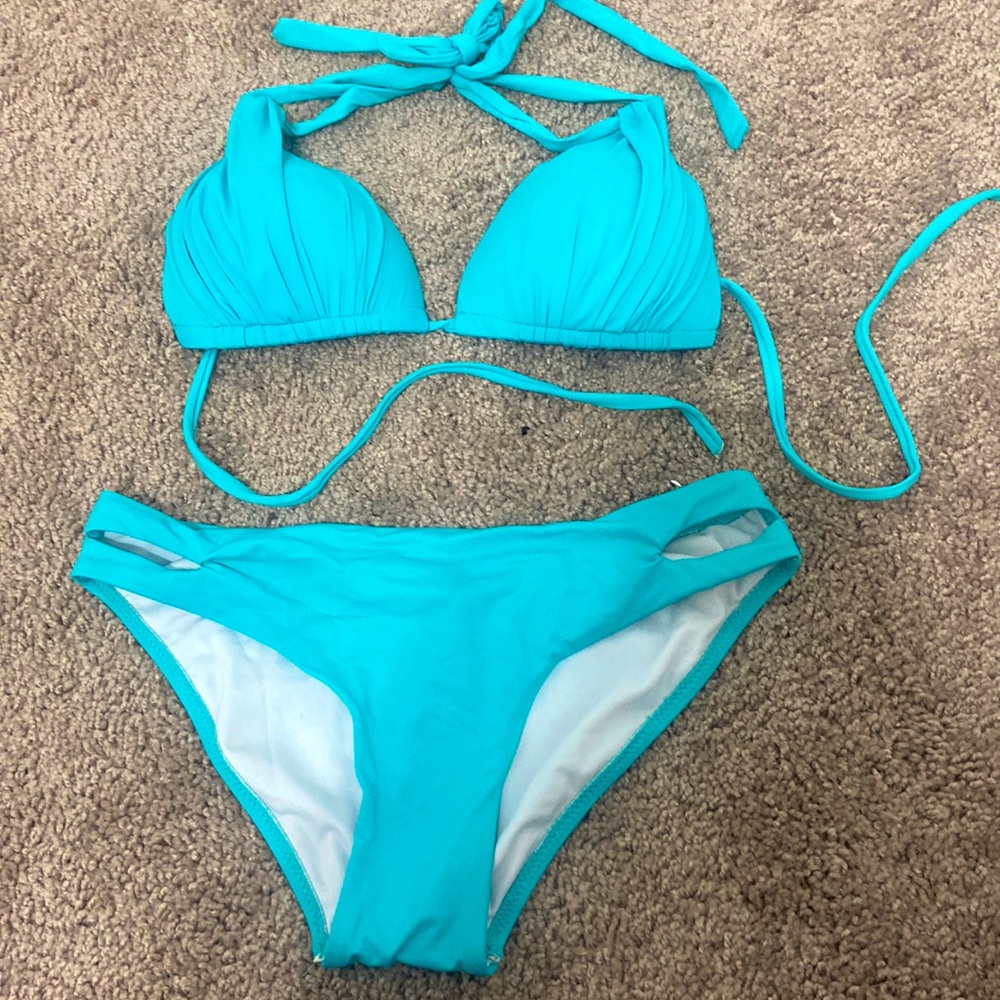 Cyan bikini